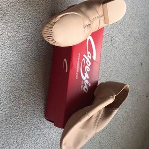 Dance slip on jazz shoe